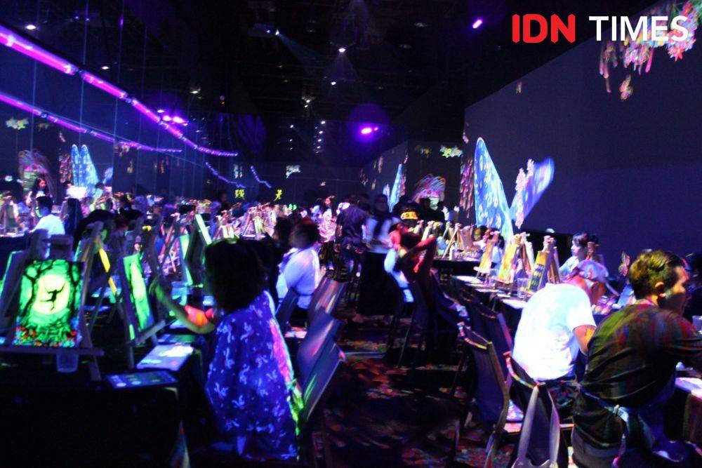 Peserta Glow in the Dark Painting, 29 Oktober 2019. IDN Times/Geralda Talitha