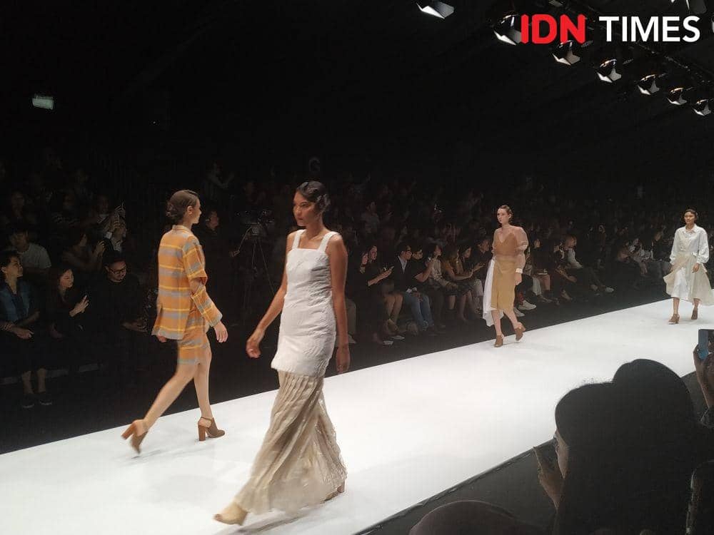 Kolaborasi Strongbow Apple Cider, Paulina Katarina dan SOE Jakarta di Penutupan JFW 2020. 28 Oktober 2019. IDN Times/Syarifah Noer Aulia