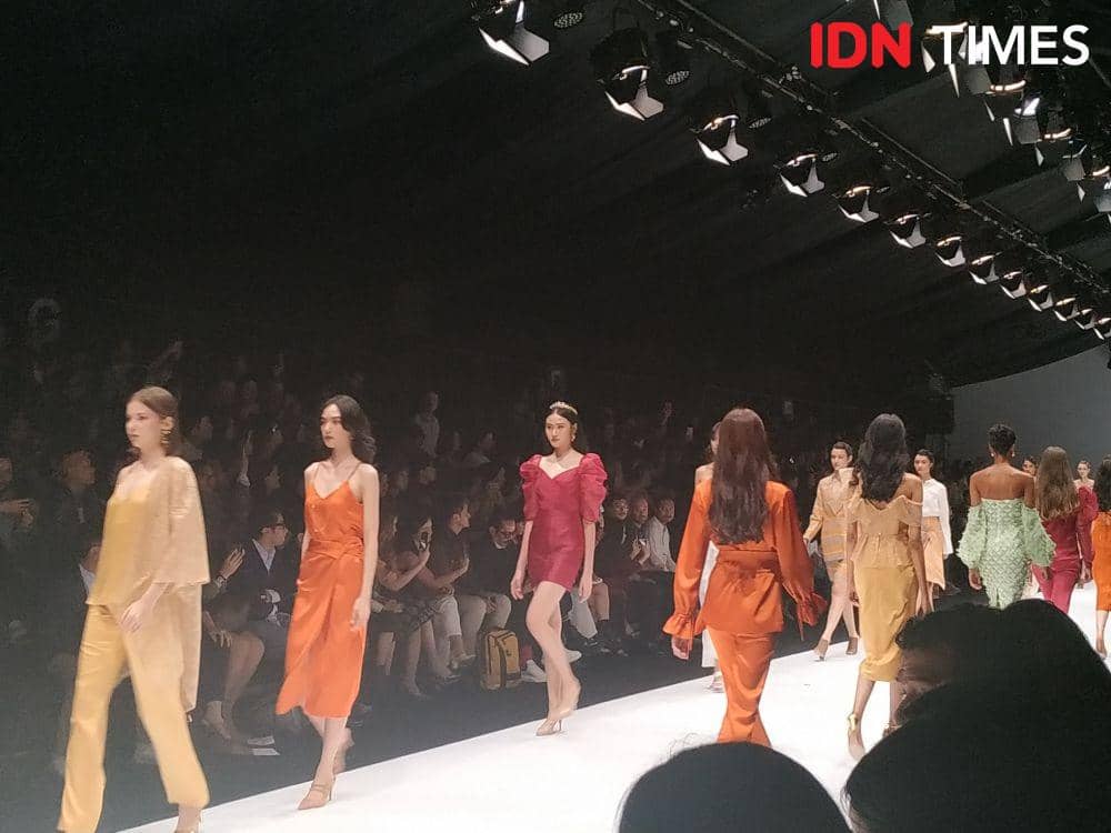 Kolaborasi Strongbow Apple Cider, Paulina Katarina dan SOE Jakarta di Penutupan JFW 2020. 28 Oktober 2019. IDN Times/Syarifah Noer Aulia