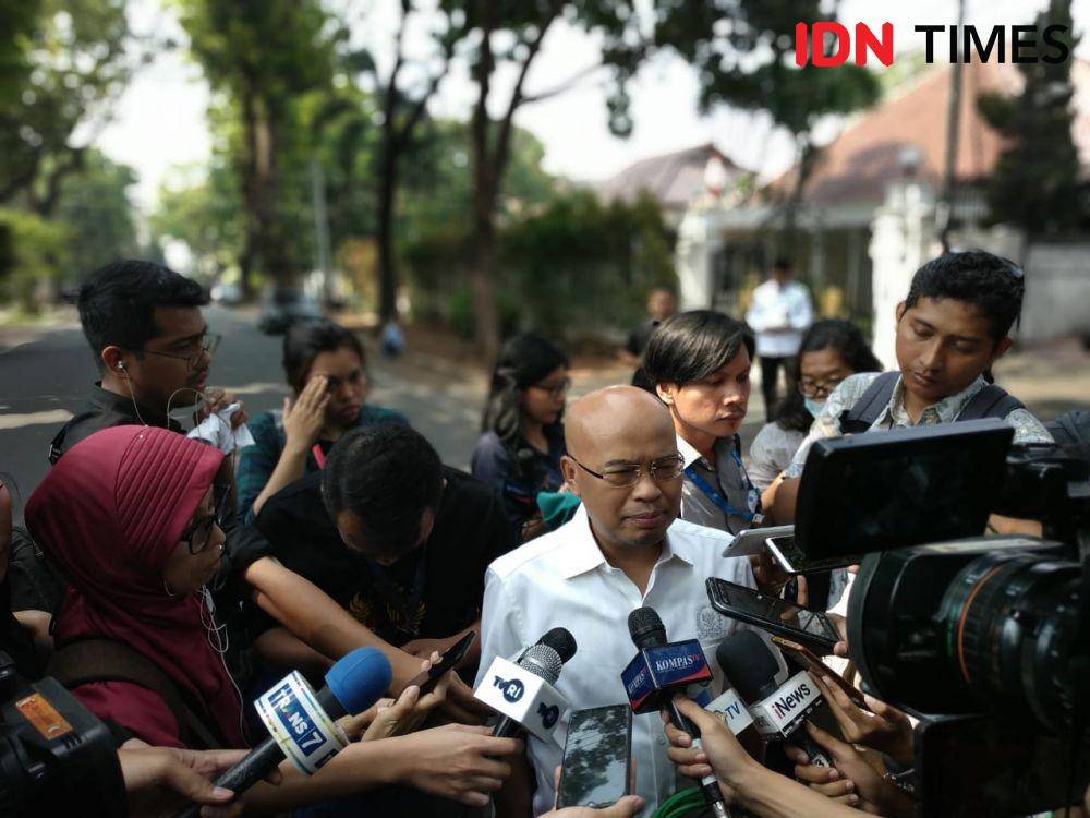 Komisi III DPR RI Sambangi Kediaman Idham Azis (IDN Times/Axel Jo Harianja)