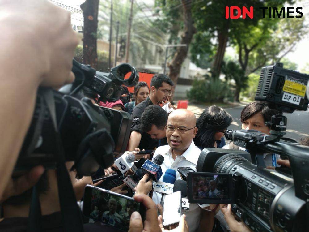 Komisi III DPR RI Sambangi Rumah Dinas Idham Azis (IDN Times/Axel Jo Harianja)