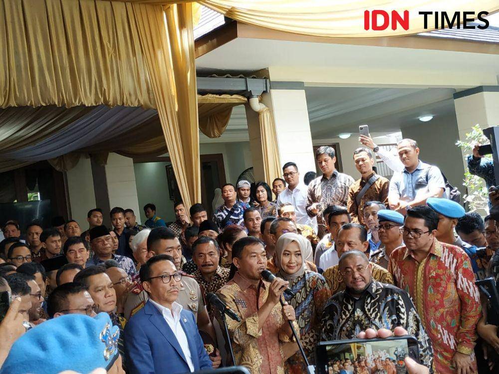 Komisi III DPR RI Sambangi Kediaman Idham Azis (IDN Times/Axel Jo Harianja)