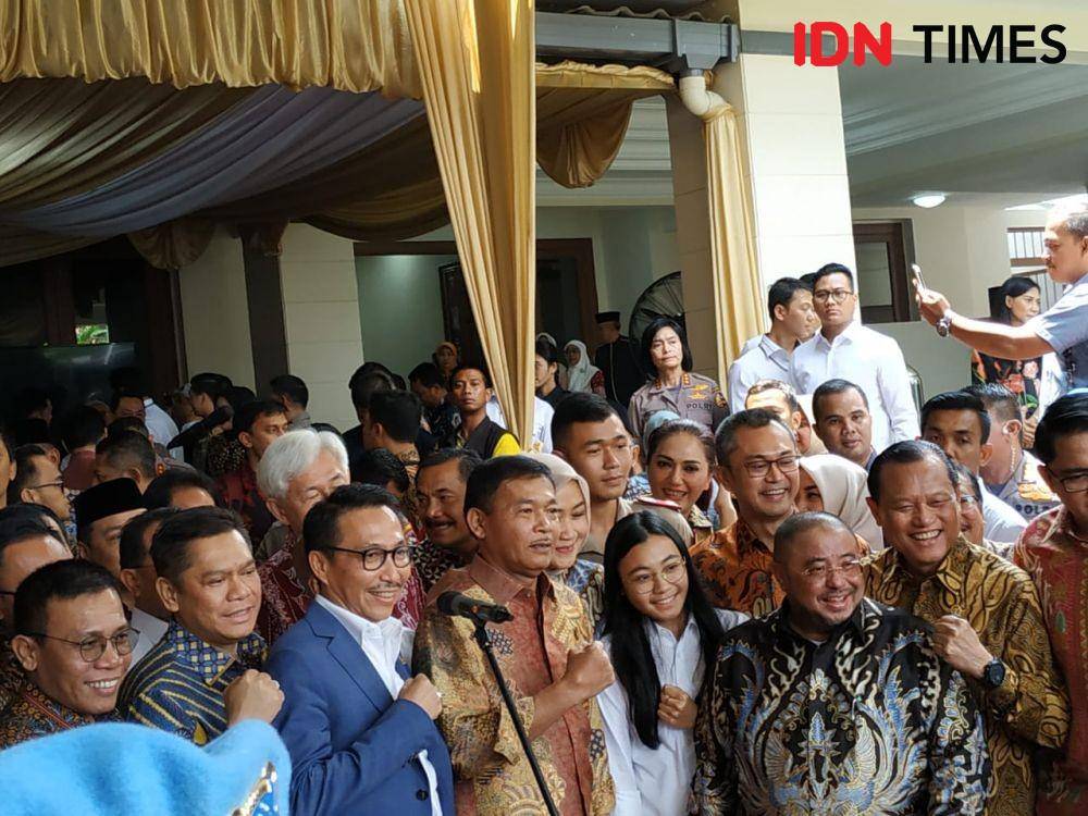 Komisi III DPR RI Sambangi Kediaman Idham Azis (IDN Times/Axel Jo Harianja)