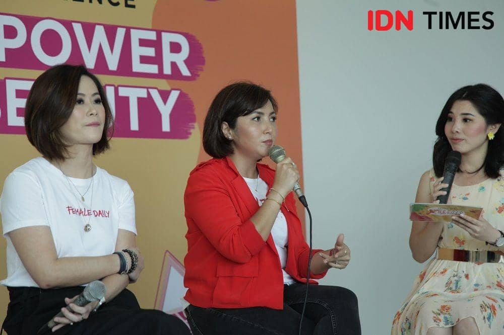 Hanifa Ambadar, CEO Female Daily Network, menjelaskan tentang makna campaign #YourBeautyPower. 29 Oktober 2019. IDN Times/Rully Bunga