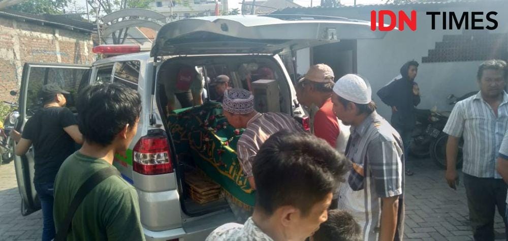 Jenazah Ayudiah saat berada di rumah duka. IDN Times/Idfy Fuadi