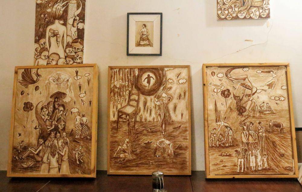 Lukisan cethe karya wirastho di galeri cangkir laras. Lukisan Wirastho beberap sudah diminati hingga luar negeri. IDN Times/ Alfi Ramadana