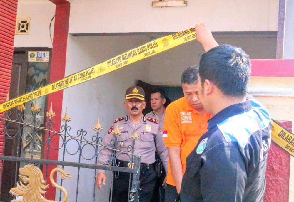 Polres Malang Kota saat melakukan olah TKP di Perum Tlogowaru Indah, Kamis (31/10). IDN Times/ Alfi Ramadana