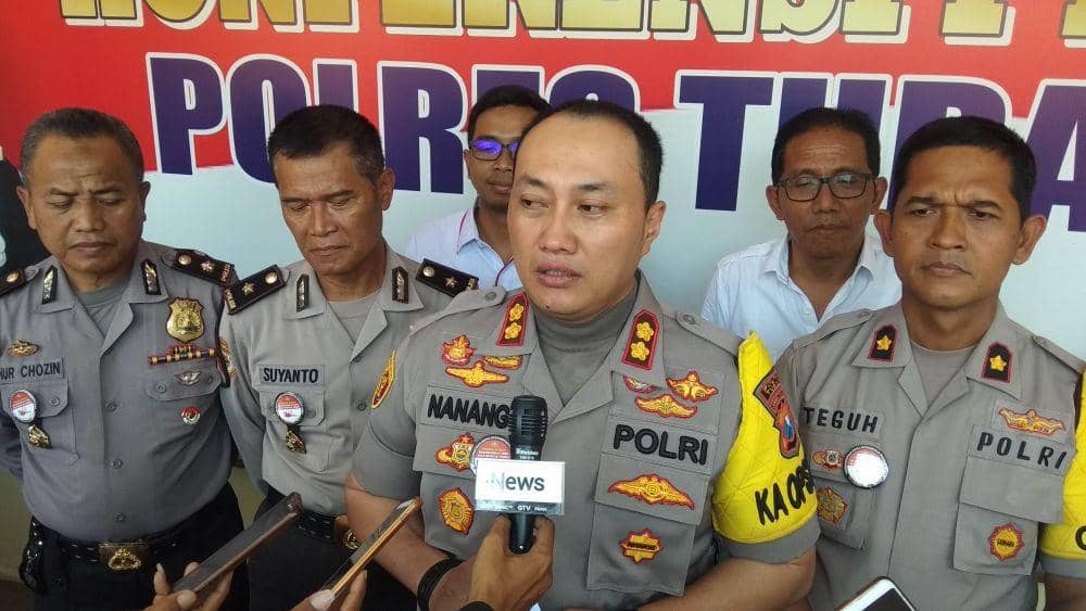 Kapolres Tuban AKBP Nanang Haryono saat diwawancarai wartawan. IDN Times/Imron