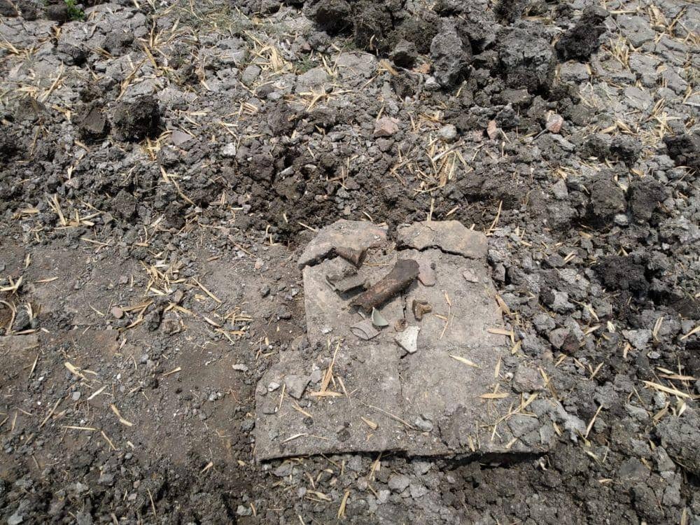 Bangunan yang menyerupai makam ditemukan warga di tambak ikan. Dok. IDN Times/Istimewa