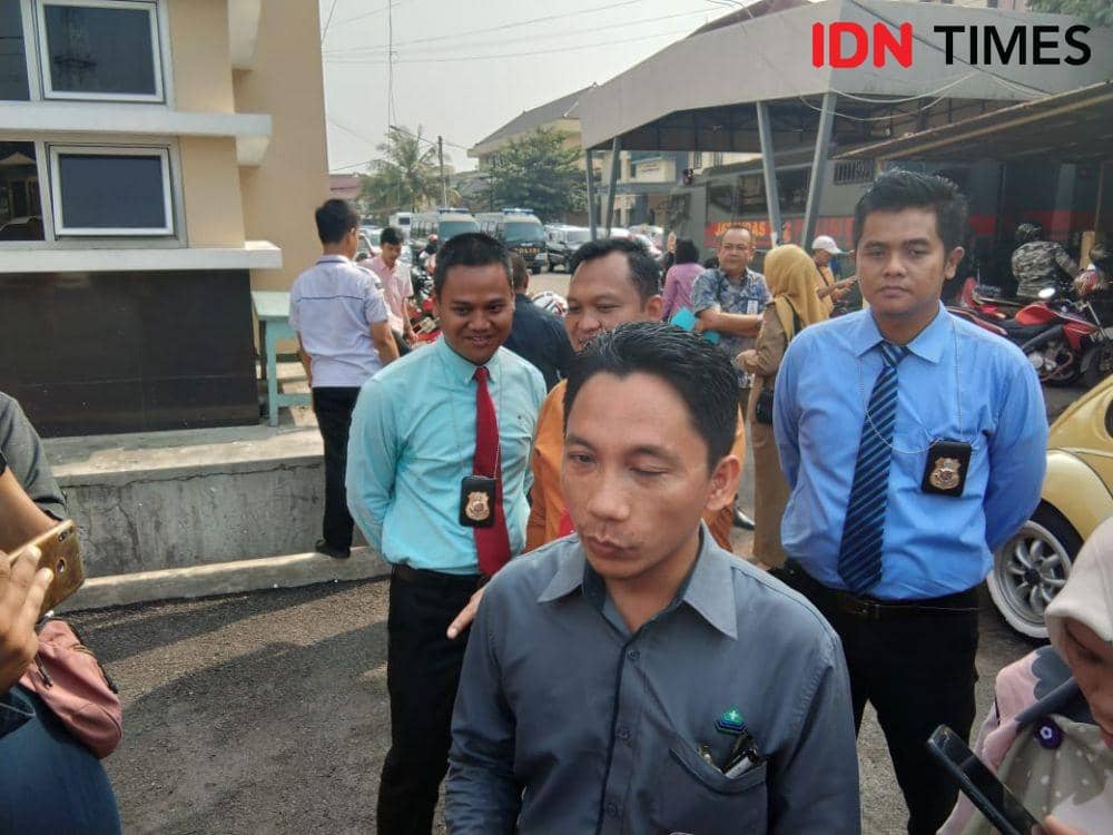 Mulyadi, salah satu korban penipuan saat di Polda Sumsel (IDN Times/Rangga Erfizal)