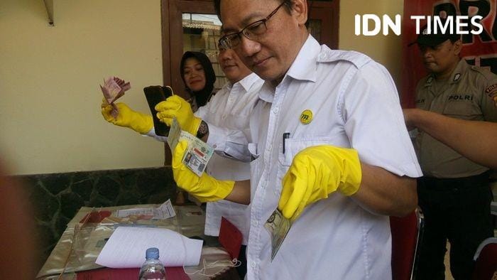 Ditresrimsus Polda DIY, Komisaris Besar Polisi Y. Tony Surya Saputra menunjukkan barang bukti. IDN Times/Pito Agustin Rudiana