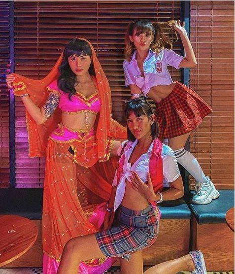 instagram.com/awkarin/