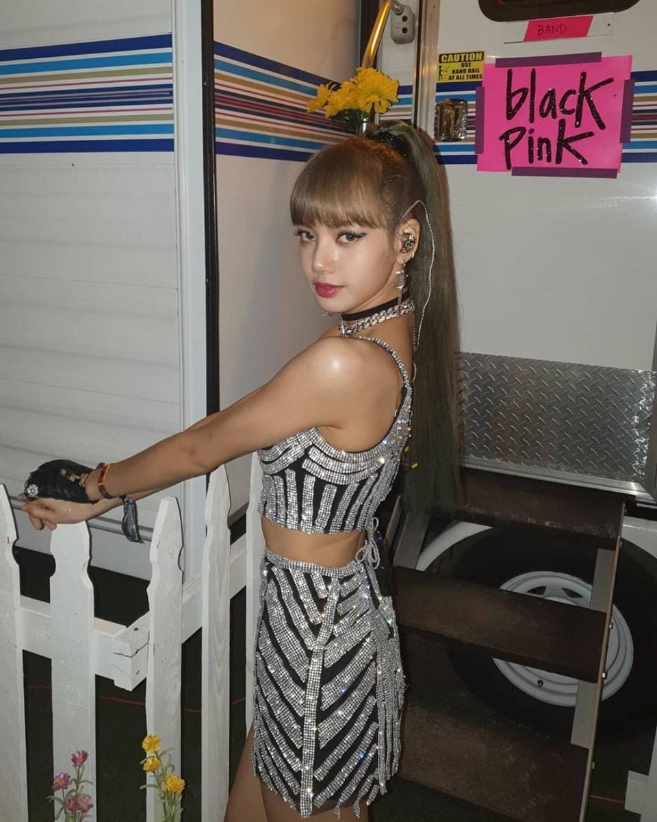 instagram.com/LISA