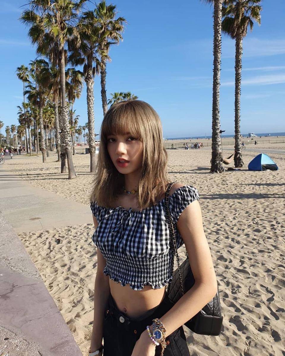 instagram.com/LISA