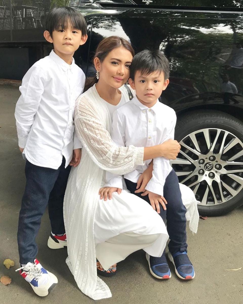 Instagram.com/julianamoechtar