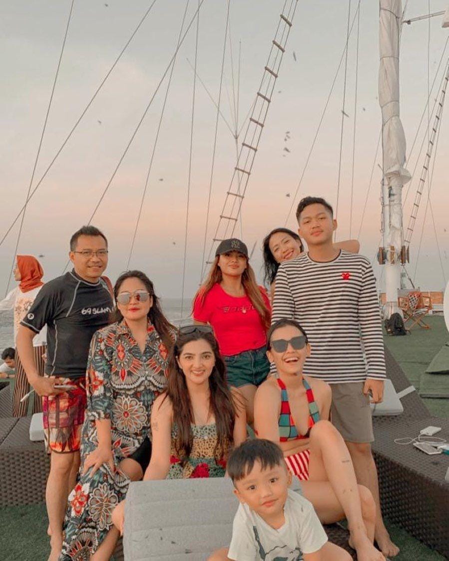 instagram.com/ashanty_ash