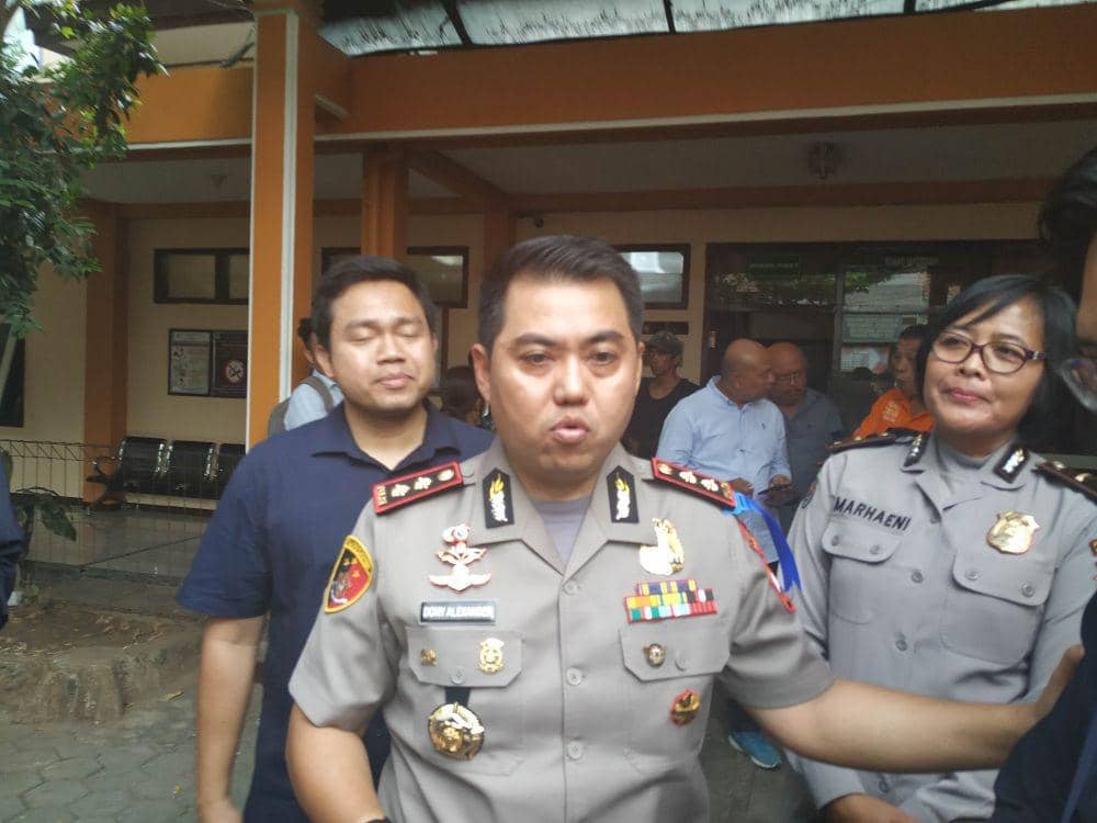 Kapolres Malang Kota, AKBP Dony Alexander memberikan keterangan usai proses autopsi di RSSA, Kota Malang, Kamis (31/10/2019). IDN Times/ Alfi Ramadana