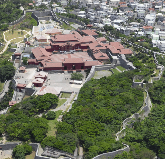 Kastil Shuri dilihat dari udara. Foto diambil melalui helikopter pada 2017. Kyodo News