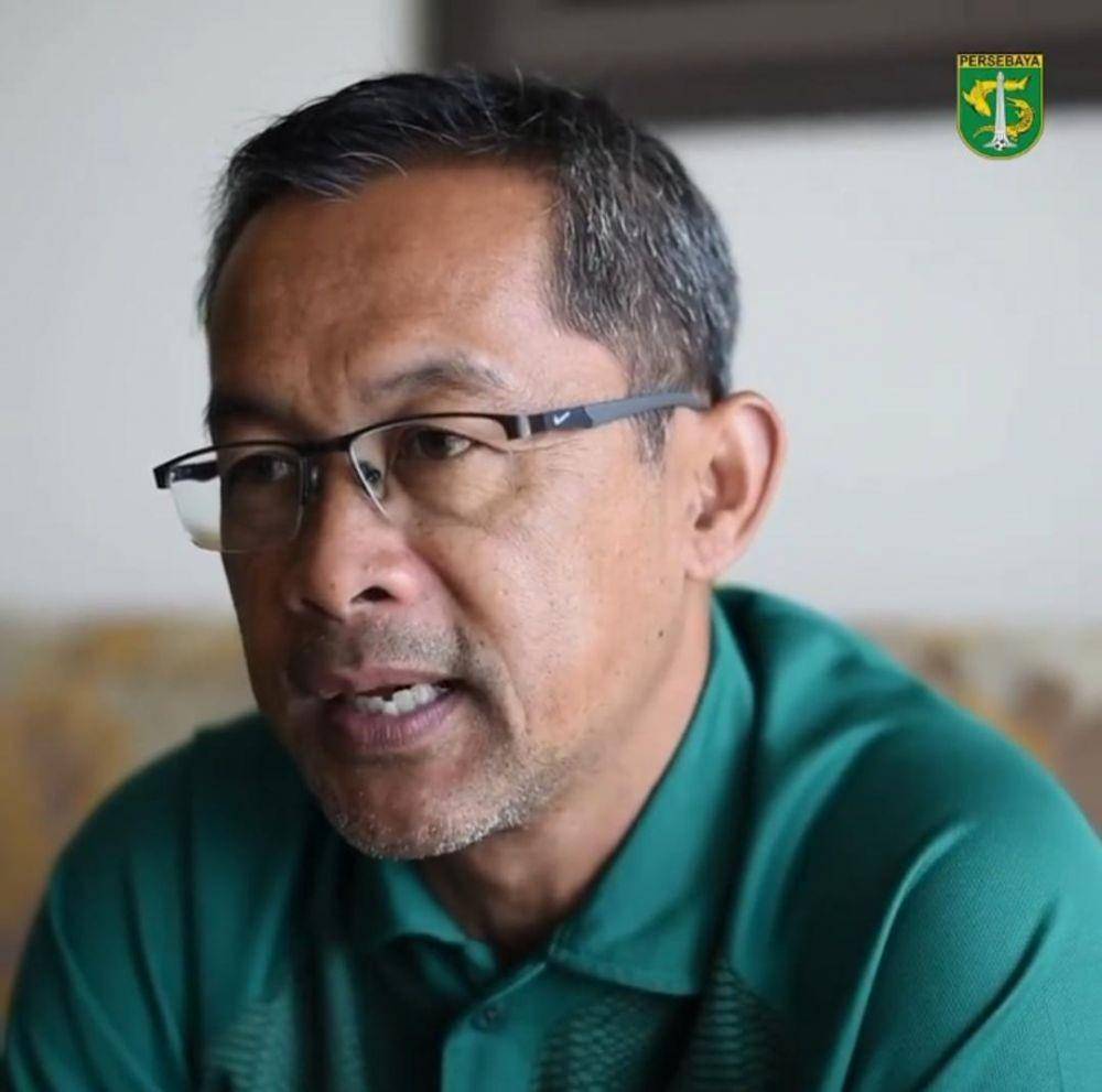 Aji Santoso saat diresmikan oleh manajemen melalui akun resmi media sosial Persebaya/ instagram @officialpersebaya