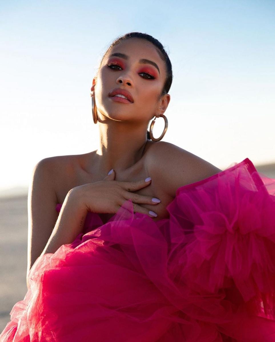 Instagram.com/shaymitchell