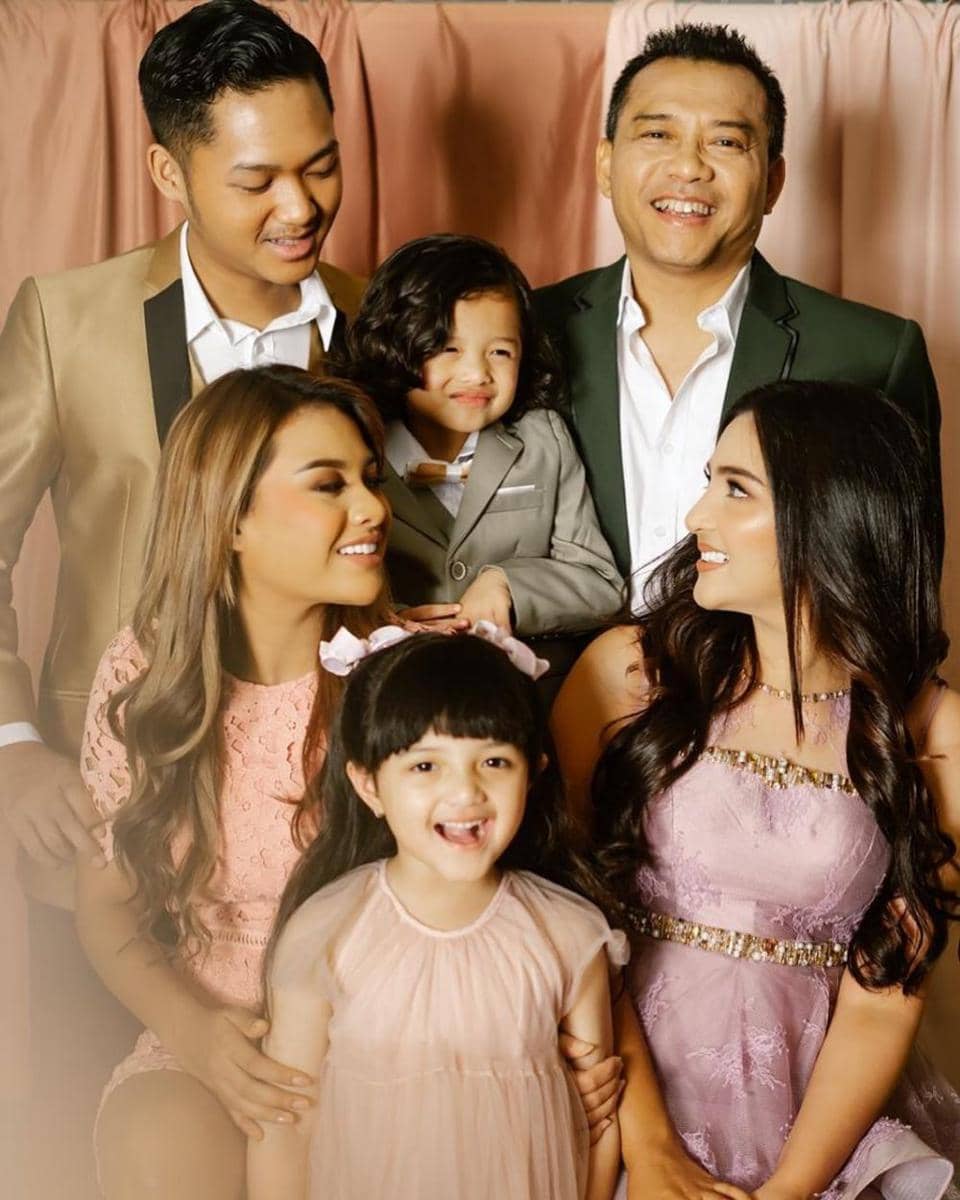 instagram.com/ashanty_ash