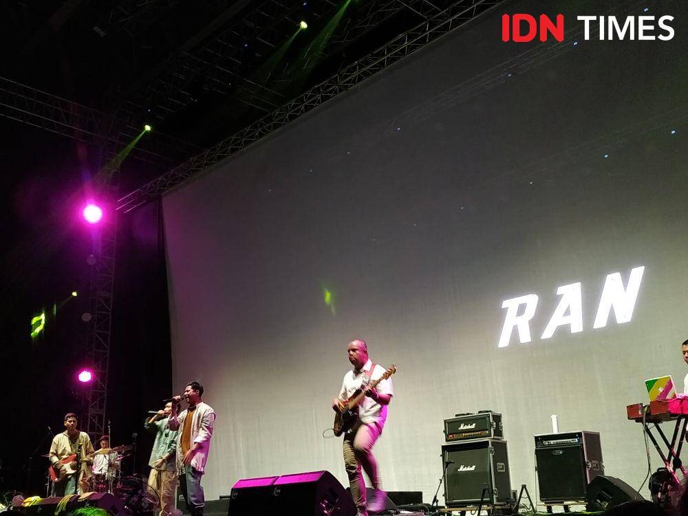 Penampilan RAN saat Festival Sewindu Tulus, di Istora Senayan, Jakarta, pada 1 Oktober 2019. IDN Times/Erfah Nanda