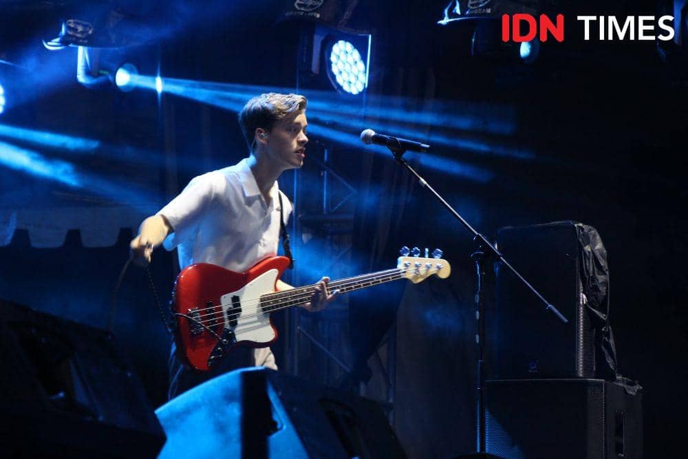 Reece, salah satu personel New Hope Club saat manggung dalam acara GUDFEST di Helipad Parking Ground GBK Senayan, Jakarta, pada 1 November 2019. IDN Times/Nadia Umara