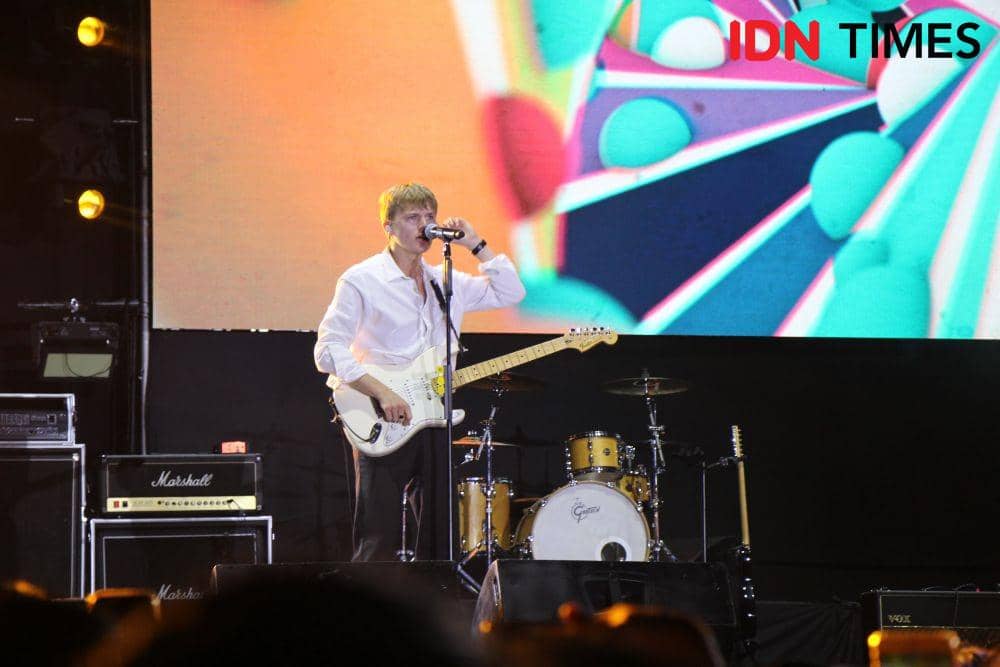 George, salah satu personel New Hope Club saat manggung dalam acara GUDFEST, di Helipad Parking Ground GBK Senayan, Jakarta,, pada 1 November 2019. IDN Times/Nadia Umara