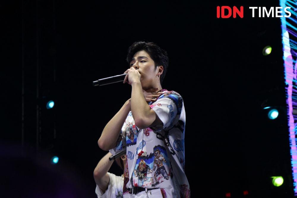 Junhoe, salah satu member iKON dalam acara GUDFEST, di Helipad Parking Ground GBK Senayan, pada 1 November 2019. IDN Times/Nadia Umara