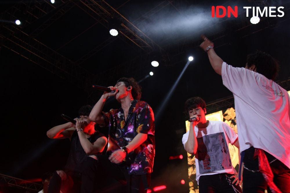 iKON, pengisi acara GUDFEST di Helipad Parking Ground GBK Senayan. 1 November 2019. IDN Times/Nadia Umara