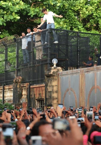 instagram.com/iamsrk