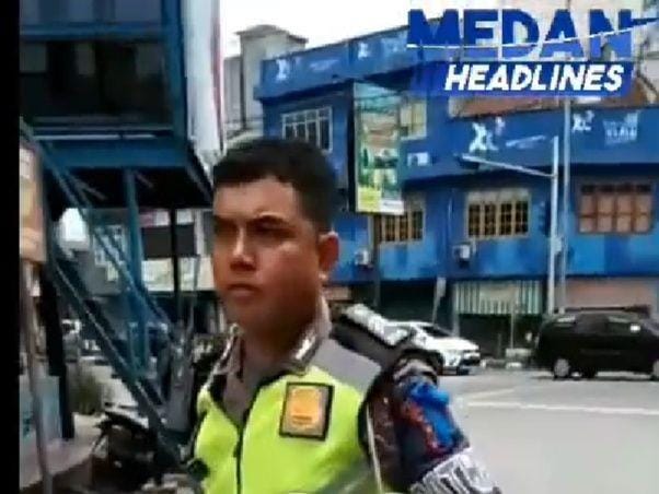 Polantas yang diduga melakukan pemukulan kepada sopir ambulans di Kota Tebing Tinggi (instagram/@medanheadlines.news)