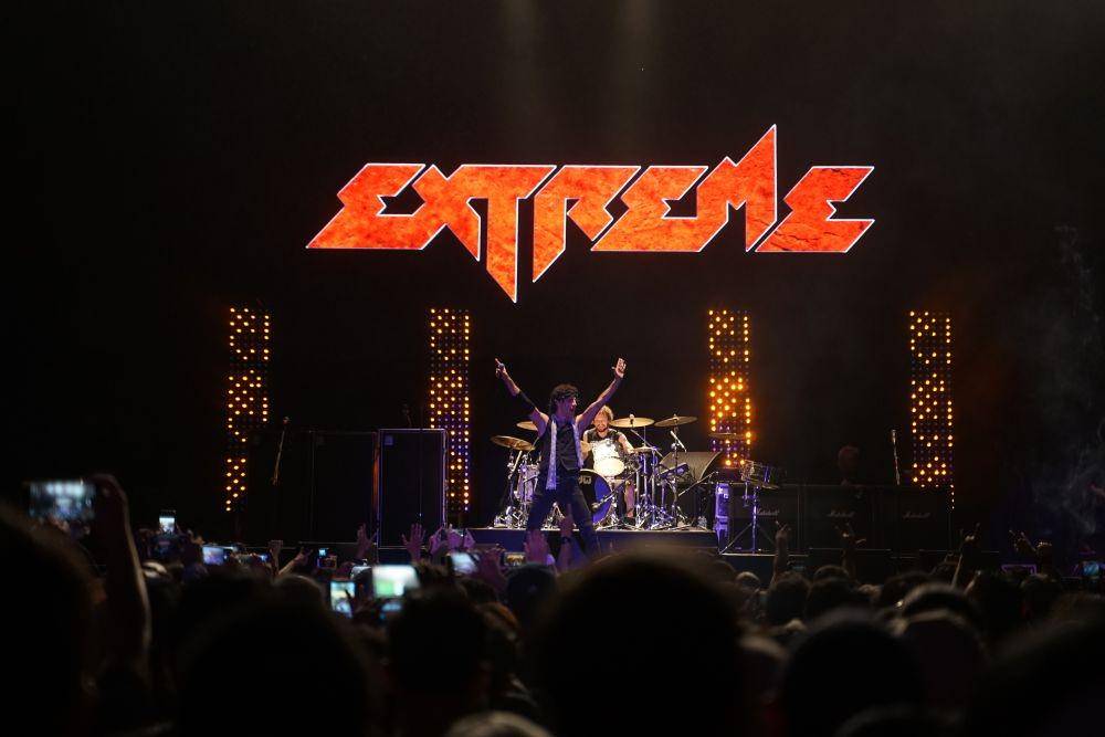 Band funk metal Extreme tampil di perhelatan musik JogjaRockarta 2019, Minggu 2 November, di Stadion Kridosono, Yogyakarta - Rajawali Indonesia