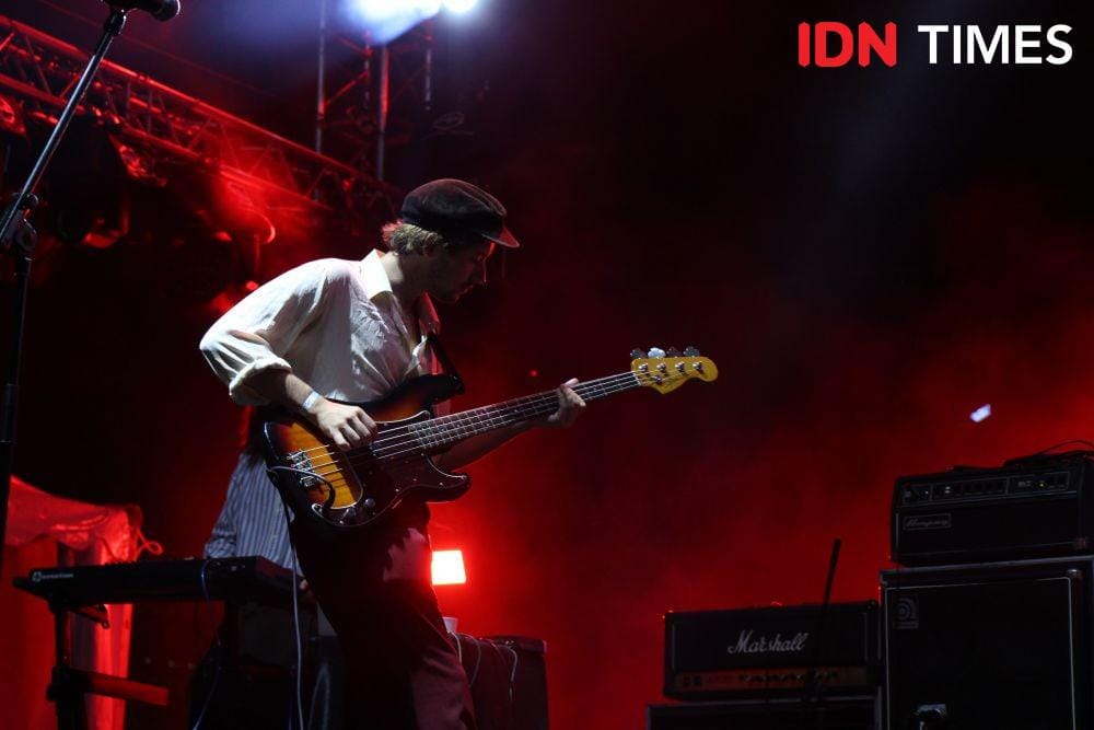 William Tavener, salah satu personel FUR saat tampil dalam festival GUDFEST, saat tampil dalam festival GUDFEST, di Helipad Parking Ground GBK Senayan, Jakarta, pada 3 November 2019. IDN Times/Nadia Umara