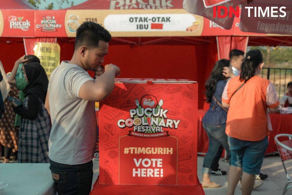 Pengunjung memilih tenant terbaik. IDN Times/Prila Arofani