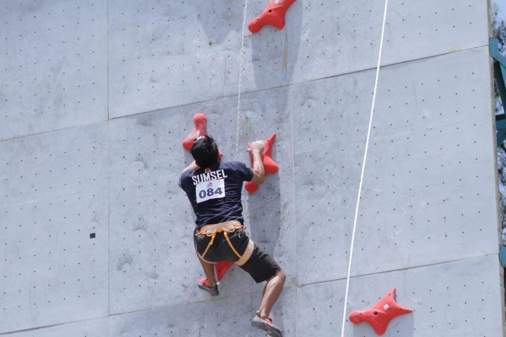 Climber Sumsel M Hinayah saat tampil di Porwil X Bengkulu, Minggu (3/11)/IDN Times/istimewa