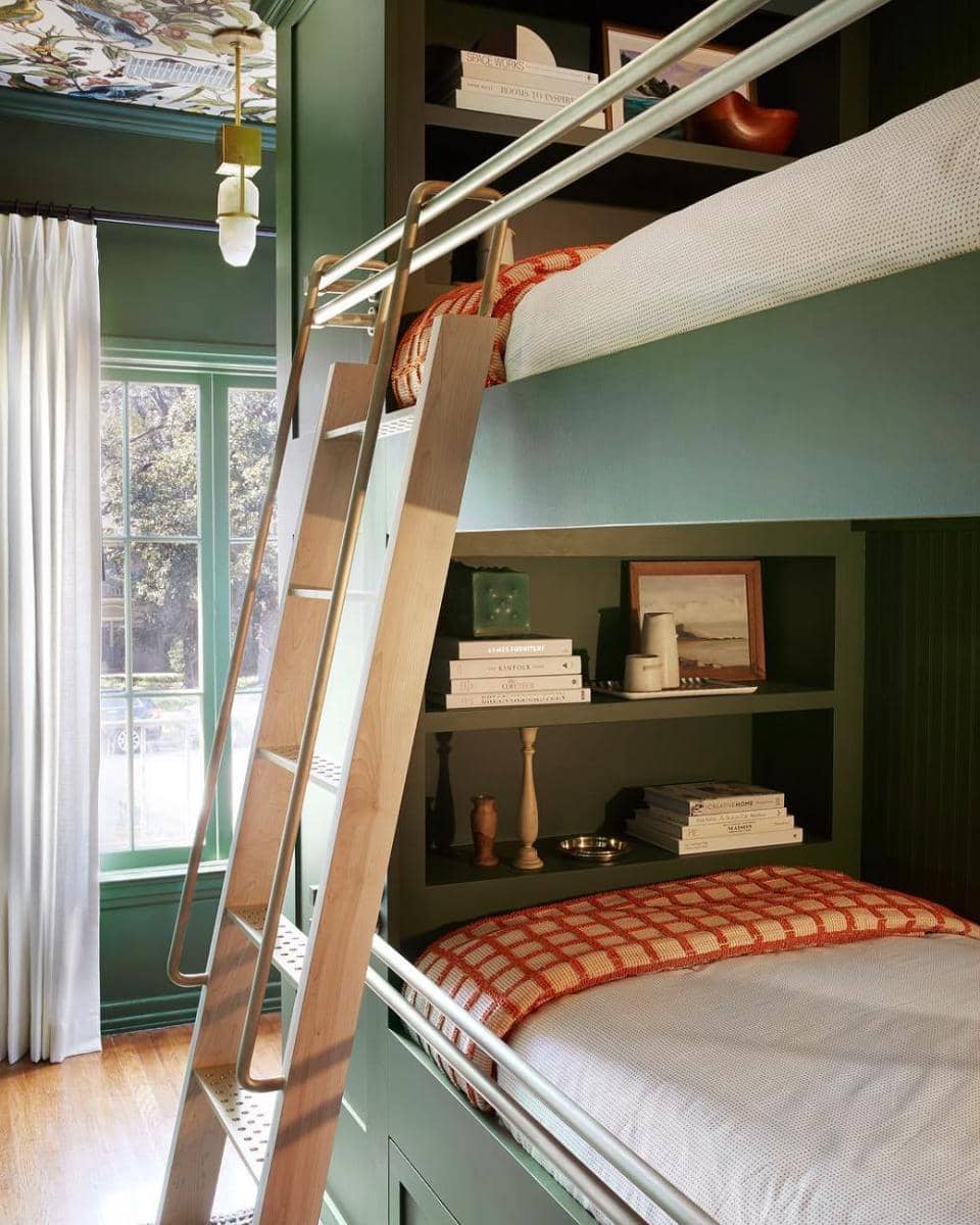 instagram.com/zekeruelas