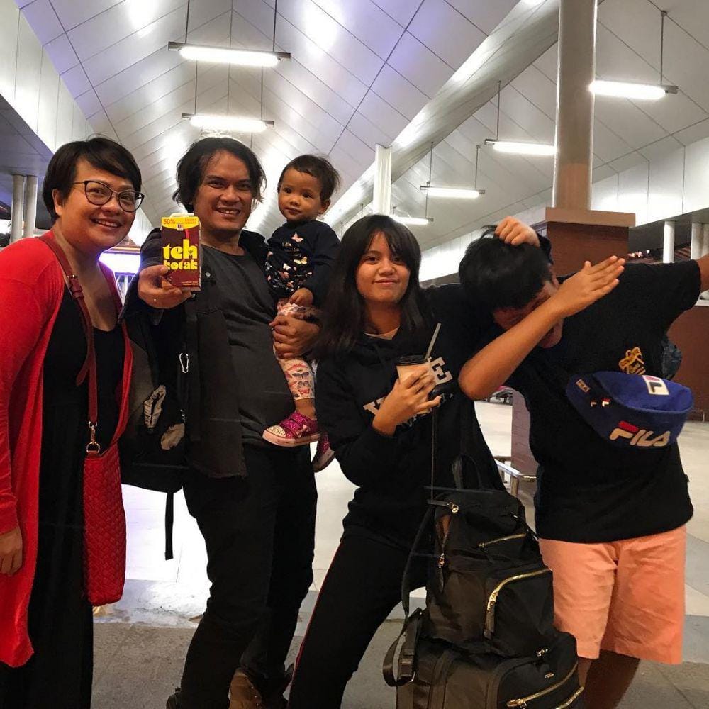 Instagram/vikysianipar