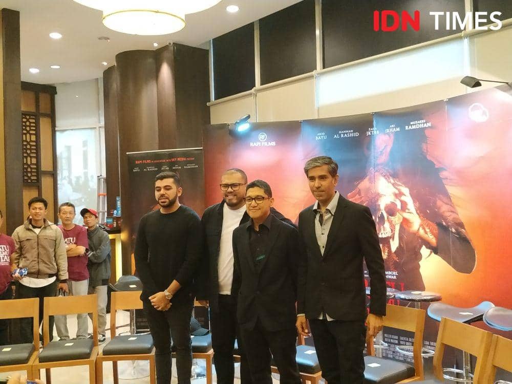 Produser, sutradara, dan penulis naskah film "Ratu Ilmu hitam" saat acara preskon dan press screening "Ratu Ilmu Hitam" di Epicentrum, Jakarta, (4/11). IDN Times/Erfah Nanda