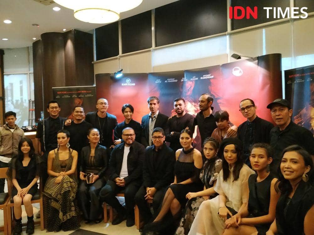 Para pemain, sutradara, dan penulis naskah film "Ratu Ilmu hitam" saat acara preskon dan press screening "Ratu Ilmu Hitam" di Epicentrum, Jakarta, (4/11). IDN Times/Erfah Nanda
