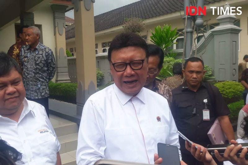 Menpan RB Tjahjo Kumolo di Kantor Gubernur DIY, Yogyakarta, Senin (4/11). (IDN Times/Tunggul Kumoro)
