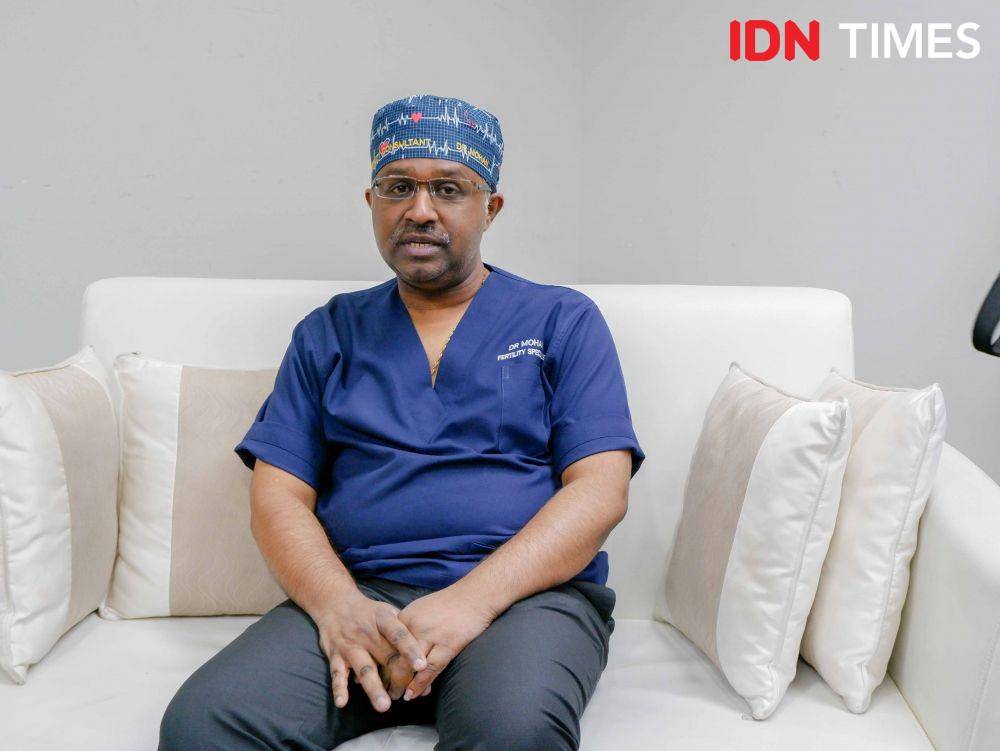 Fertility Consultant, Obstetrician, and Gynaecologist, Dr. Mohan Raj Varutha Rajoo saat sedang memberikan keterangan mengenai kelebihan IVF KPJ Damansara dalam acara hospital visit dari MHTC (Jumat, 1 November 2019). IDN Times/Reza Iqbal