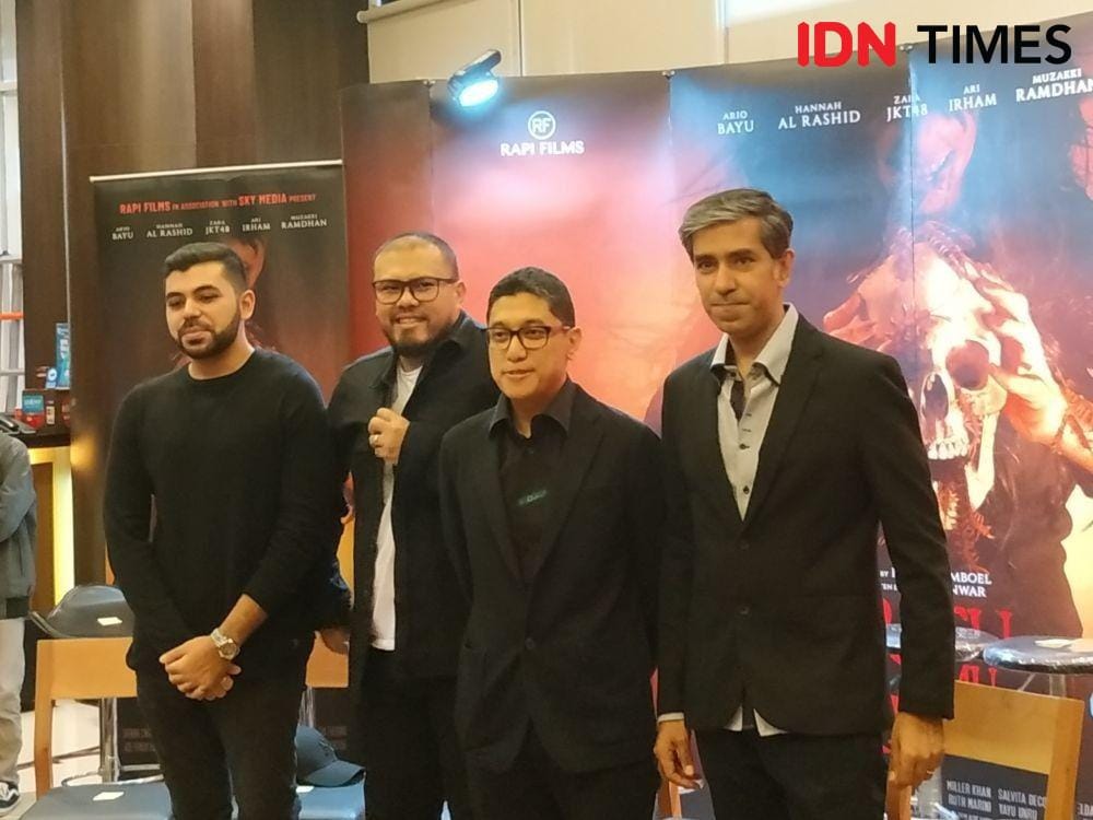 Produser, sutradara, dan penulis naskah film "Ratu Ilmu hitam" saat acara pressconverence dan press screening film "Ratu Ilmu Hitam" di Epicentrum, Jakarta, pada 4 November 2019. IDN Times/Erfah Nanda