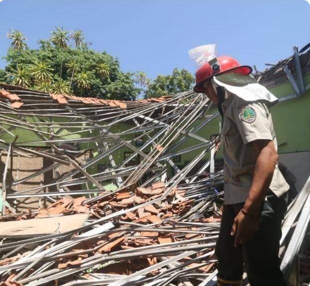 SDN Gentong yang ambruk Selasa (5/11), pagi. Dok.IDN Times/Istimewa