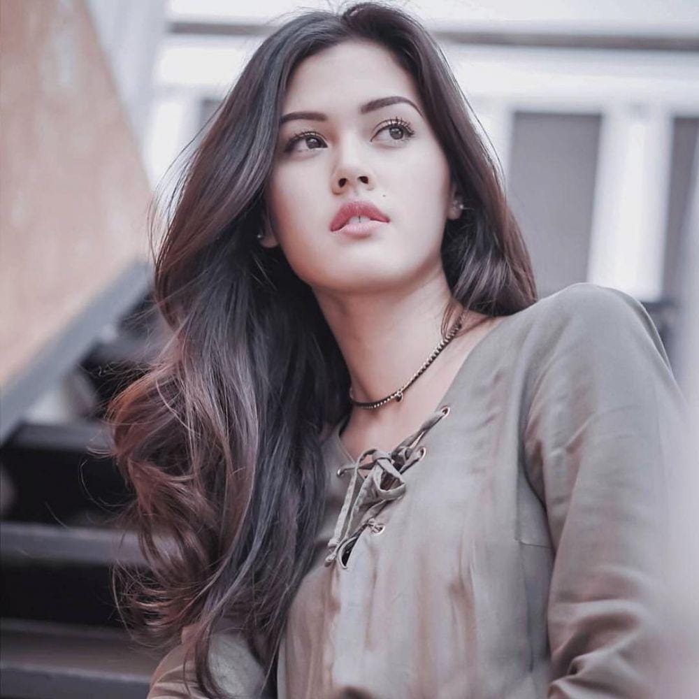 instagram.com/Rebecca Tamara G.