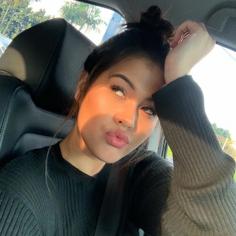 instagram.com/Rebecca Tamara G.