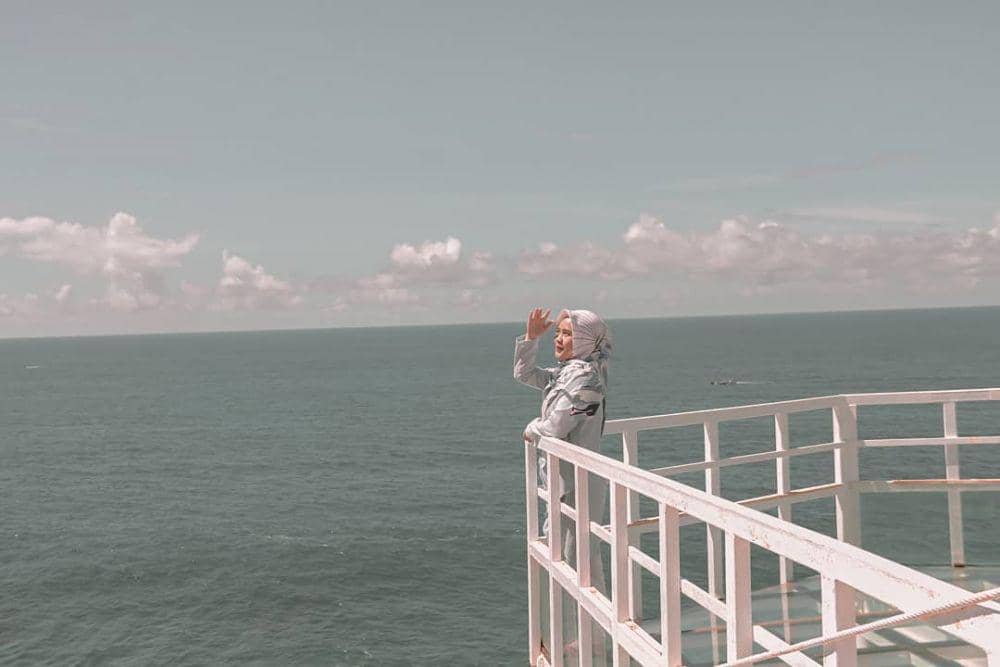 instagram.com/adeanaibad