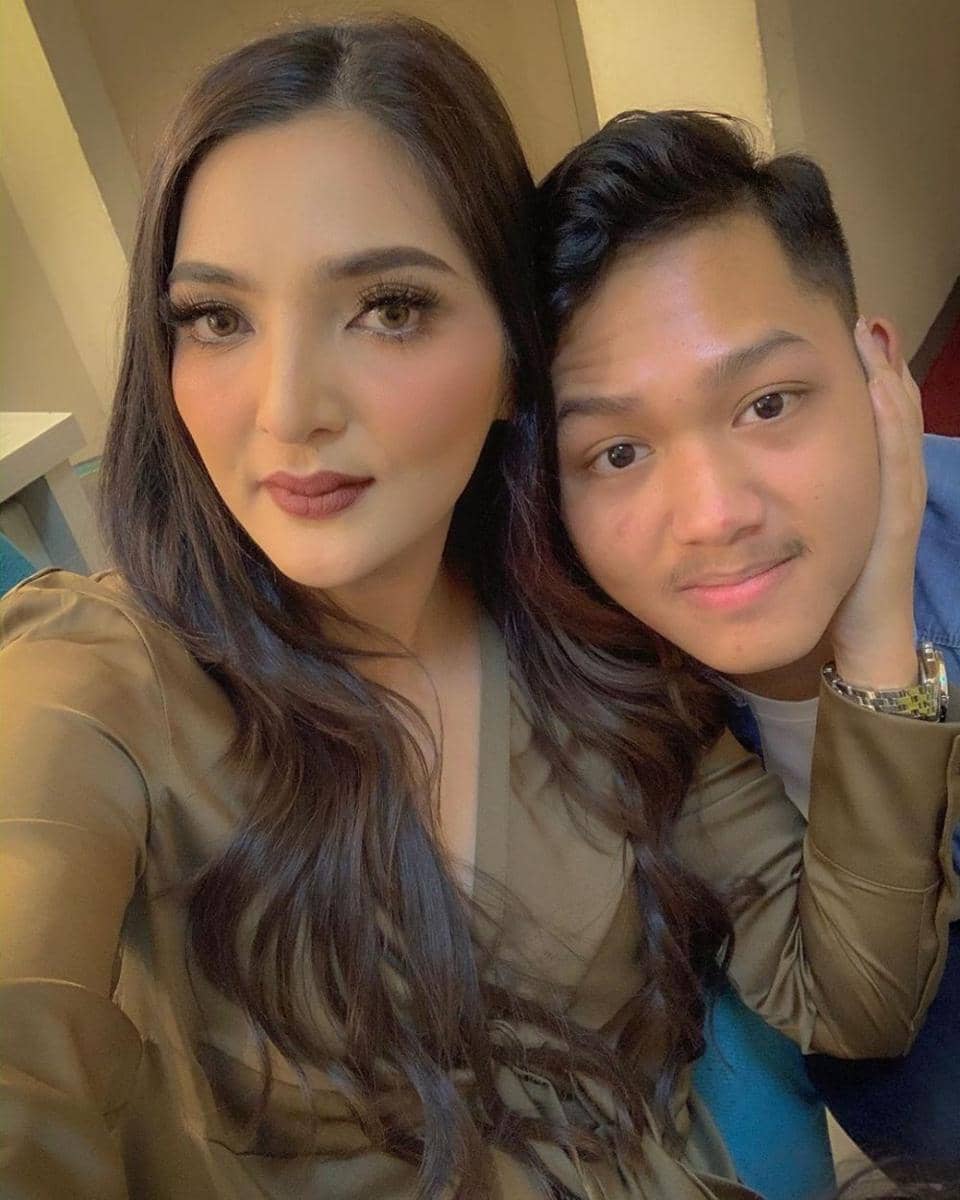 instagram.com/ashanti_ash/