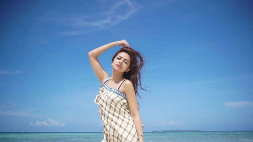 instagram.com/dj_yasmin