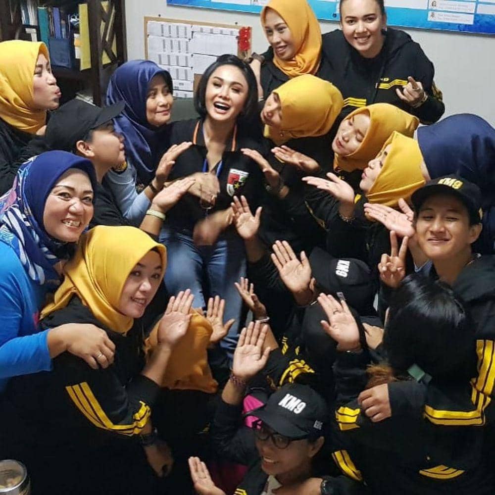 instagram.com/yunishara36